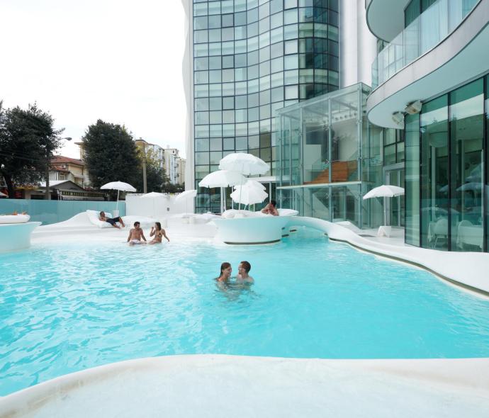 i-suite it offerta-ponte-2-giugno-rimini-design-hotel-5-stelle-con-piscina-esterna 005