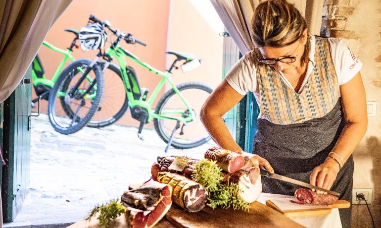 i-suite it hotel-con-ebike-a-noleggio-per-pedalate-nell-entroterra-romagnolo-e-verucchio 017