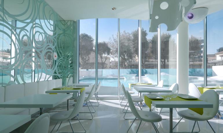i-suite it offerta-ponte-2-giugno-rimini-design-hotel-5-stelle-con-piscina-esterna 017
