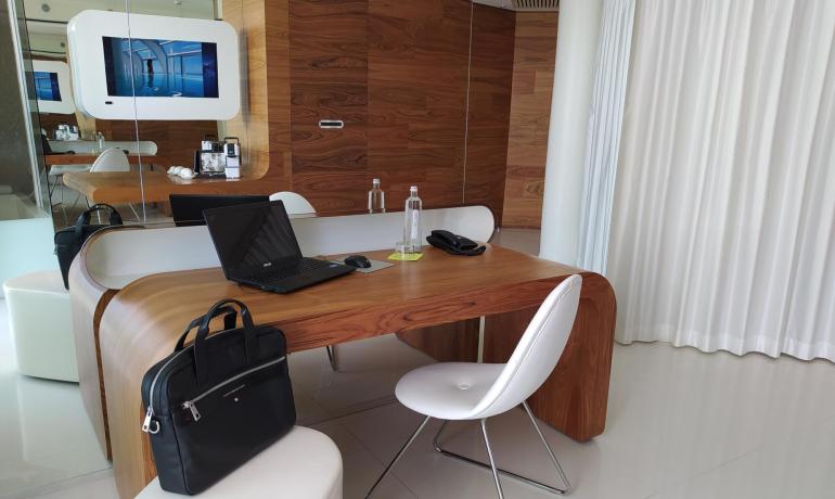 i-suite it smart-working-a-rimini-in-suite-di-desing-hotel-5-stelle-vista-mare 016